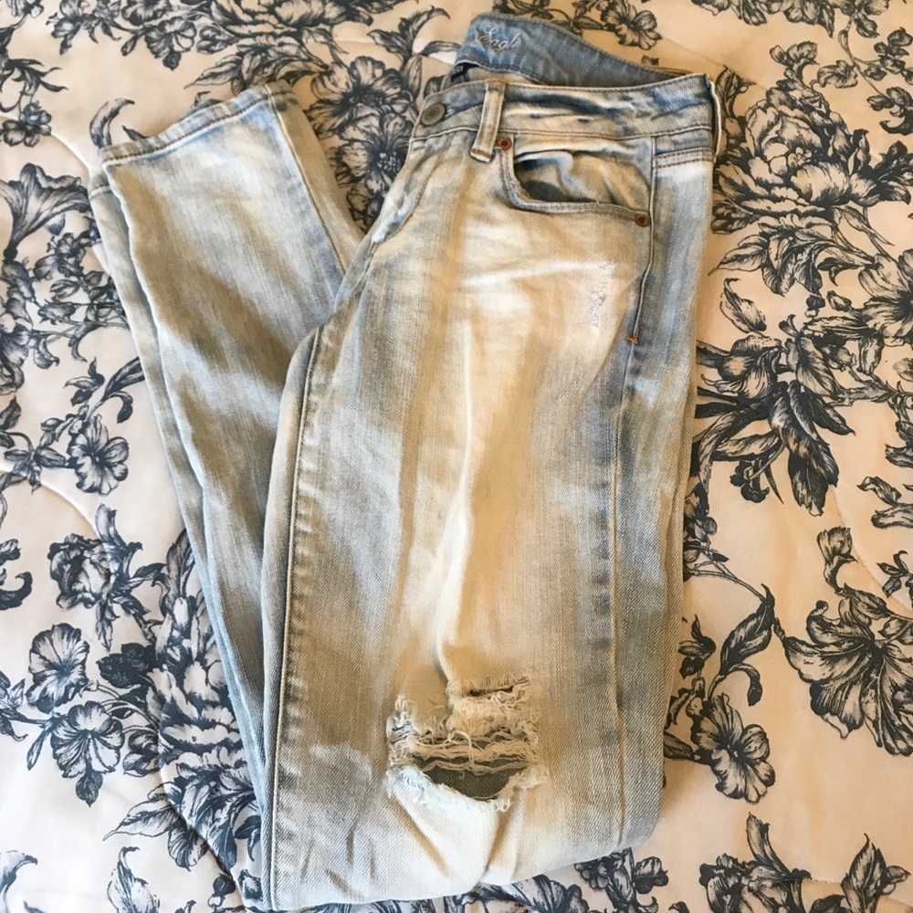 American Eagle Distressed Jeans size 4