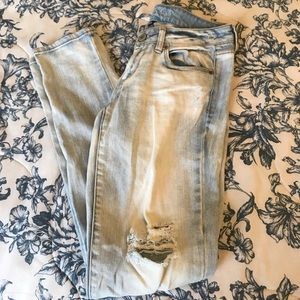 American Eagle Distressed Jeans size 4
