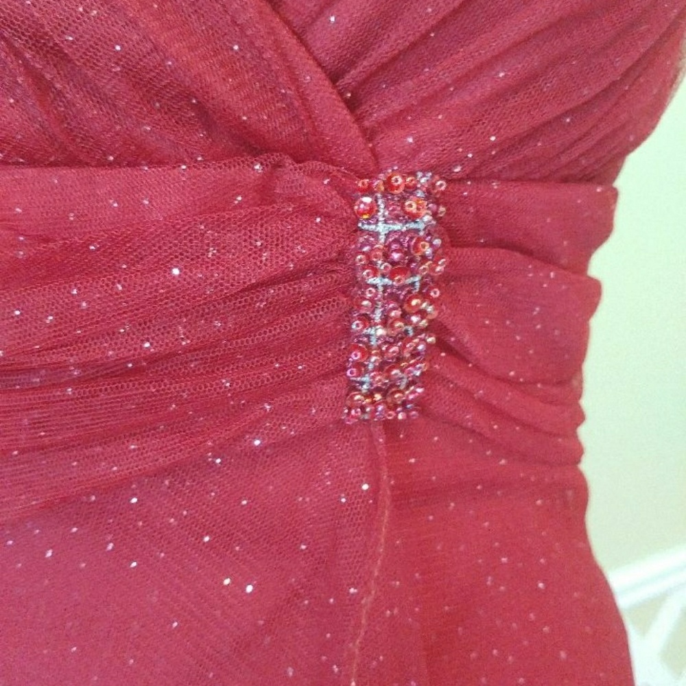 Red formal - Picture 2 of 4