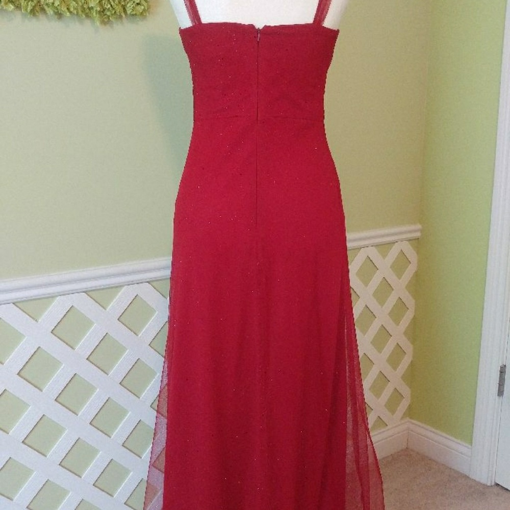 Red formal - Picture 4 of 4
