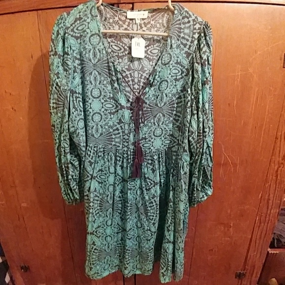 Dress - Picture 1 of 3