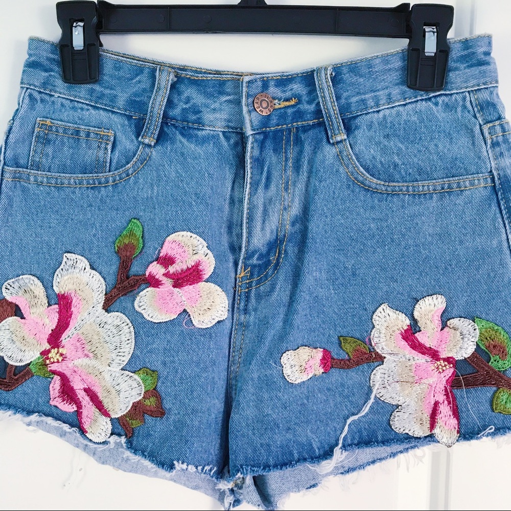 💖Beautiful Women's Floral Jean Shorts💖