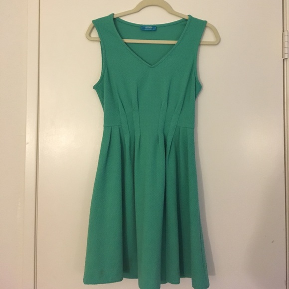 Green dress - Picture 1 of 4