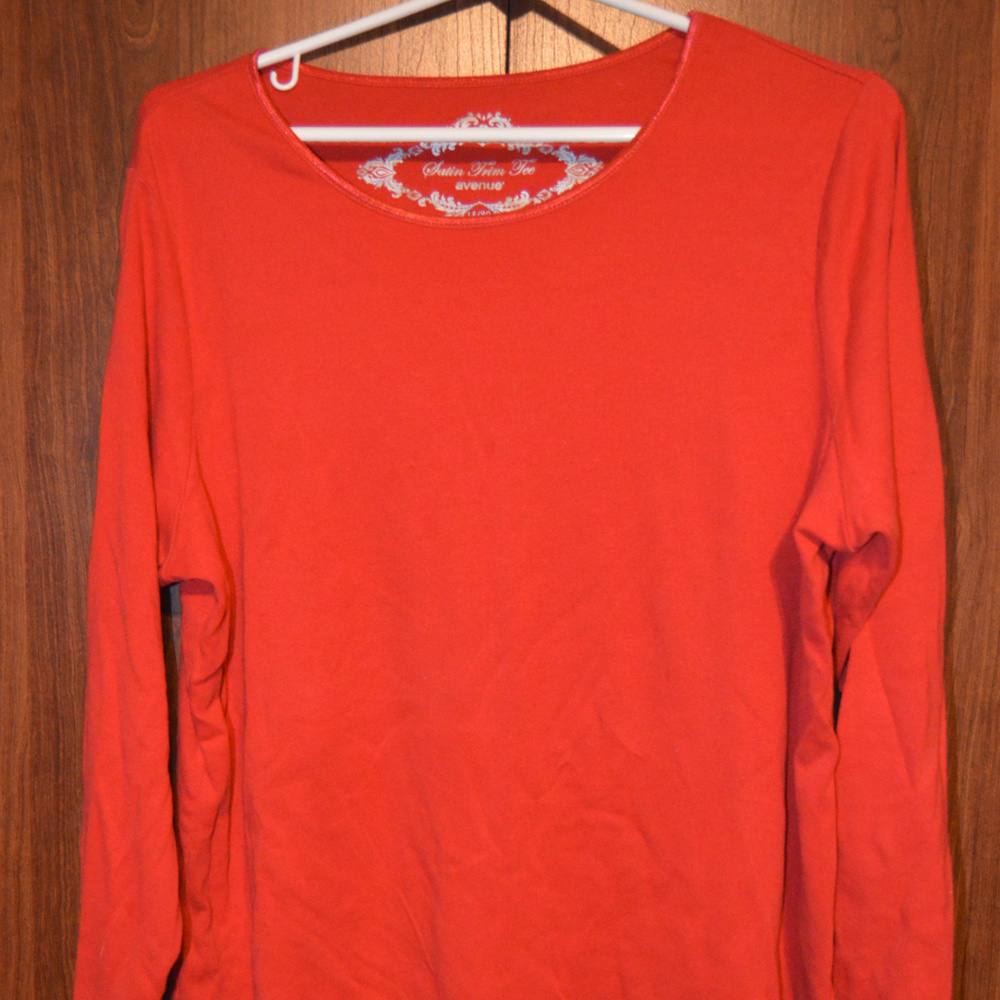 Avenue Satin Trim Tee Plus Size 18/20 Long Sleeve