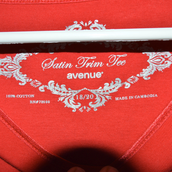 Avenue Satin Trim Tee Plus Size 18/20 Long Sleeve - Picture 2 of 4