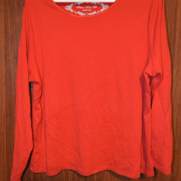 Avenue Satin Trim Tee Plus Size 18/20 Long Sleeve - Picture 4 of 4