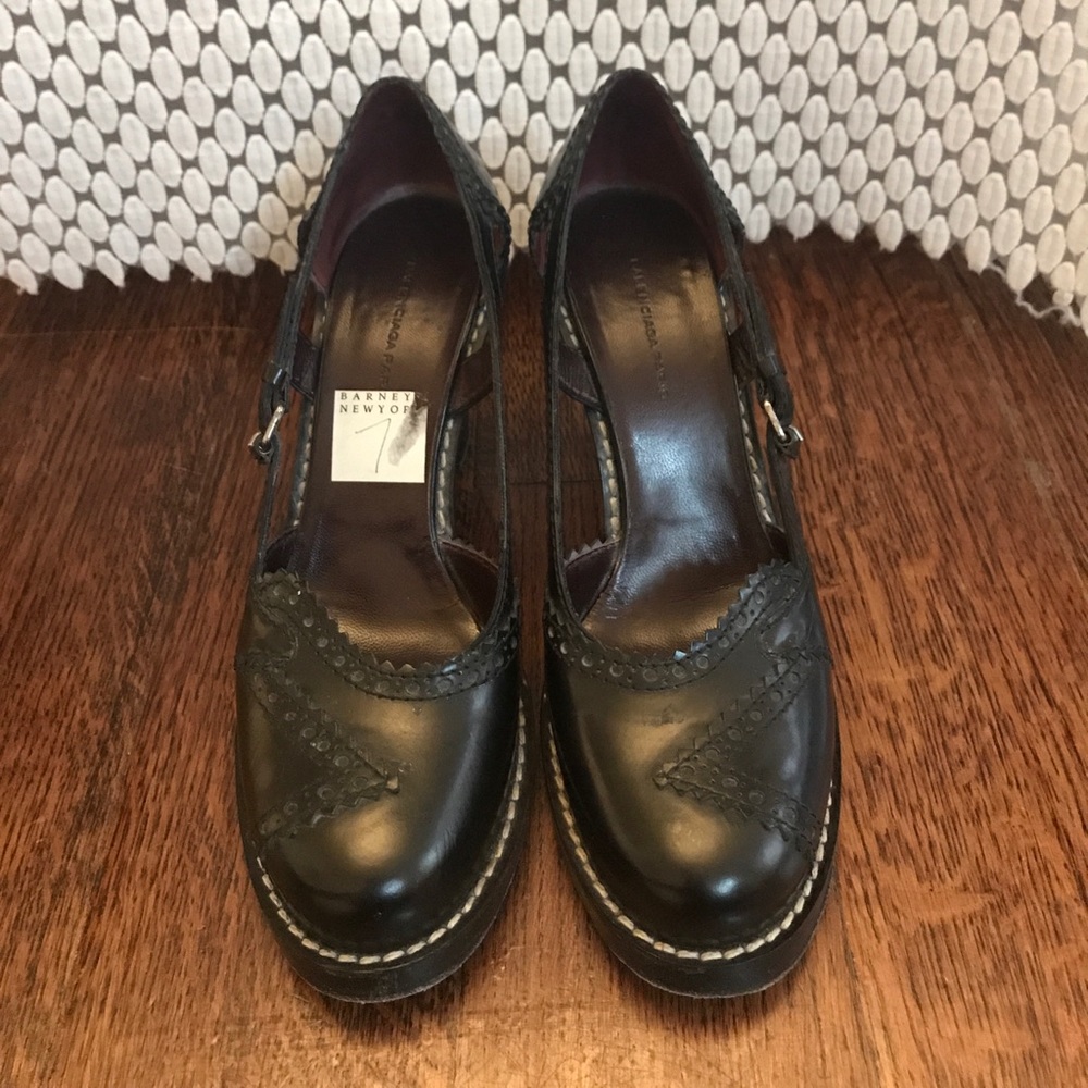 Balenciaga leather pumps
