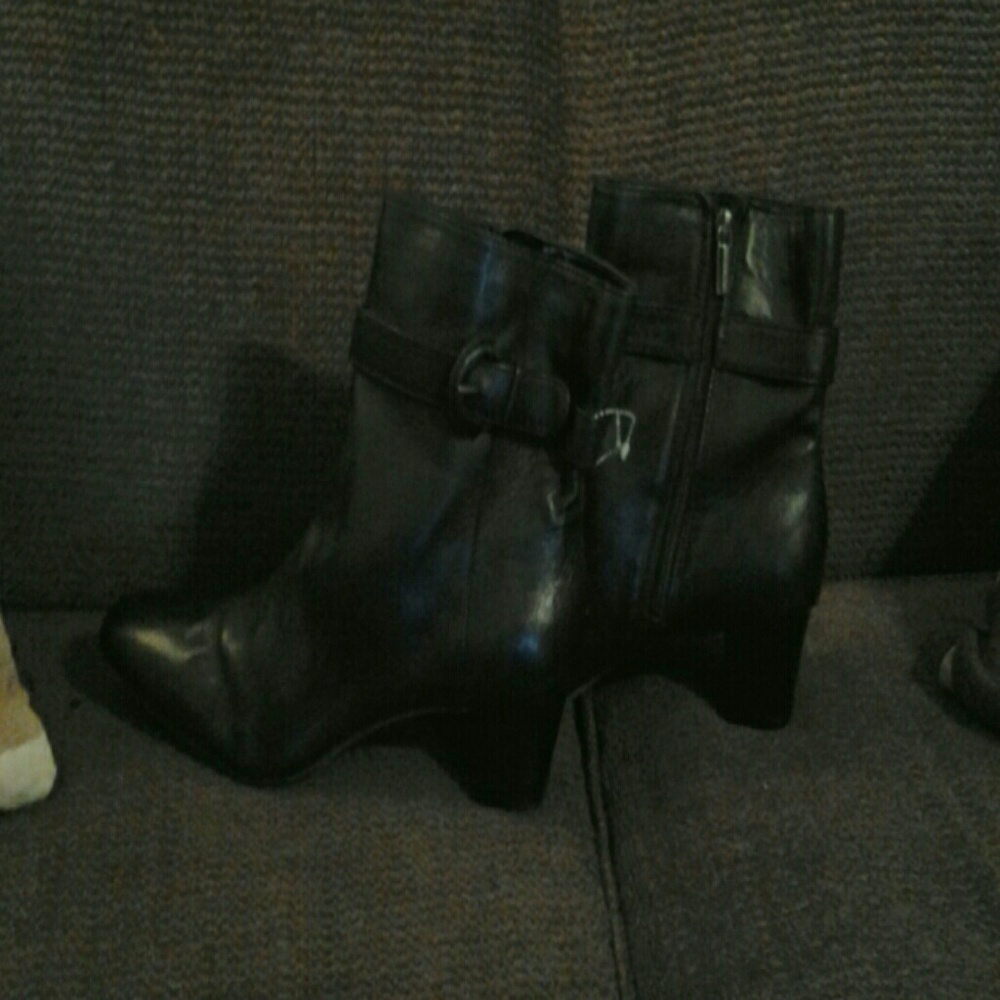 Bandolino blk leather ankle boot