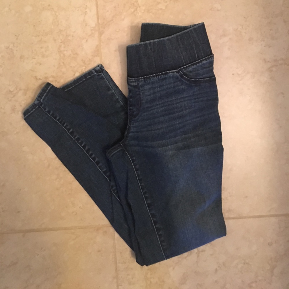 Ingrid and Isabel maternity jeggings size 0