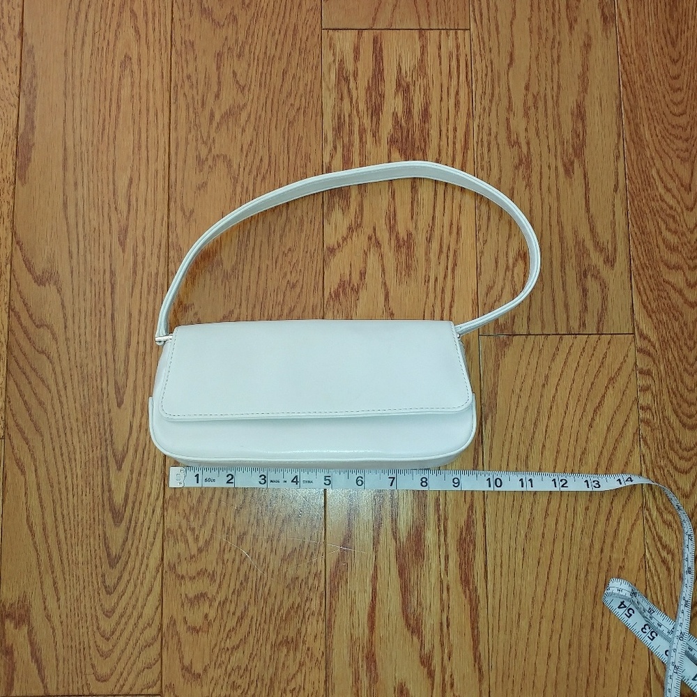 Adorable Liz Claiborne mini white purse