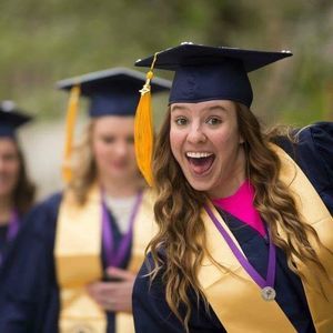 Meet your Posher, Carlya