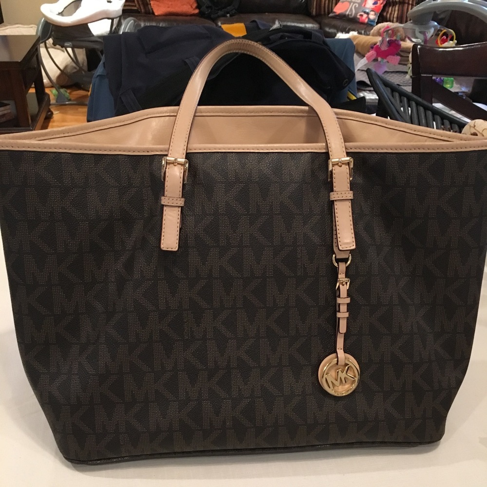 Michael Kors Jet Set Multifunction tote