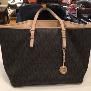 Michael Kors Jet Set Multifunction tote