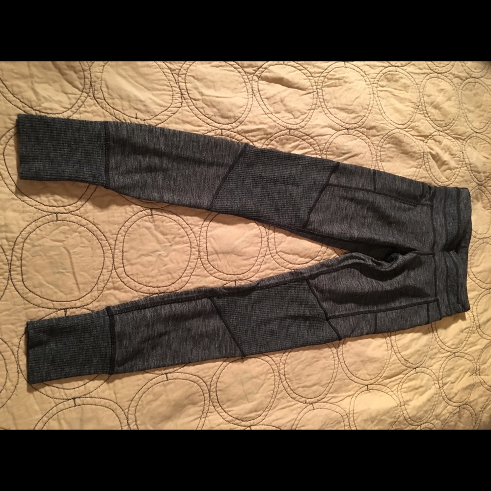 Athleta XXS legging with pockets and detail