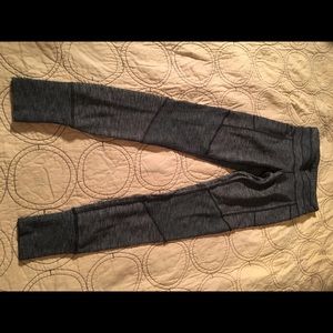 Athleta XXS legging with pockets and detail
