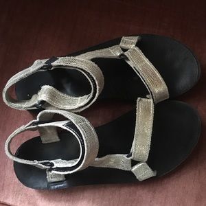 Silver Tevas