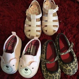 Bundle of kid shoes