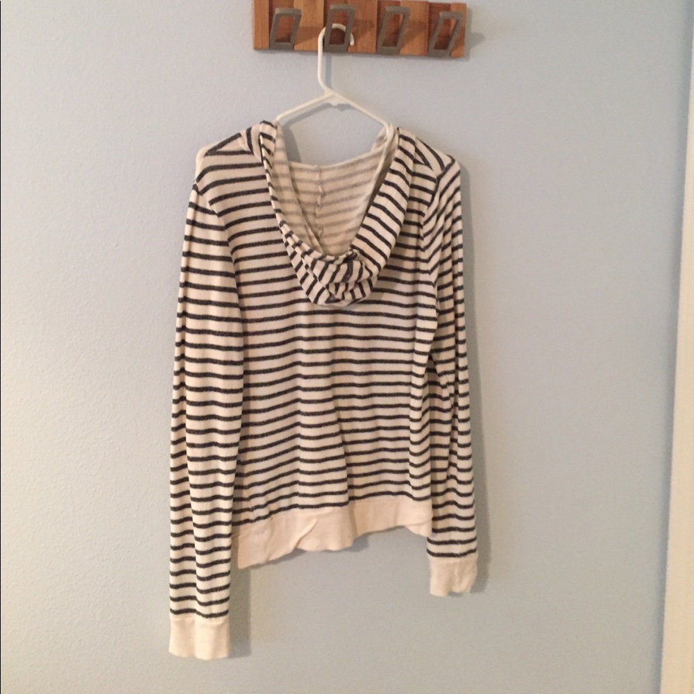 Hooded Roxy sweater - Picture 2 of 4