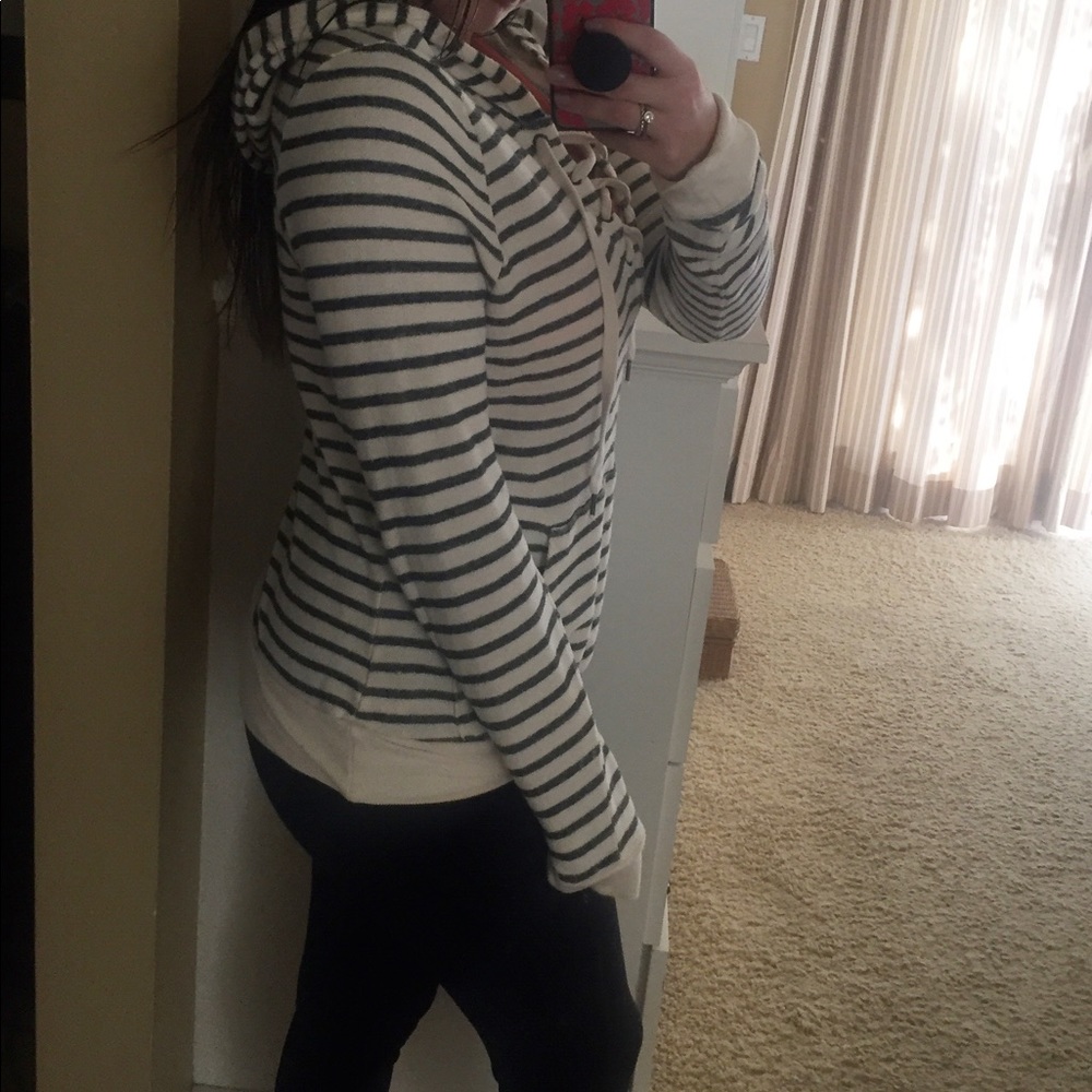 Hooded Roxy sweater - Picture 4 of 4