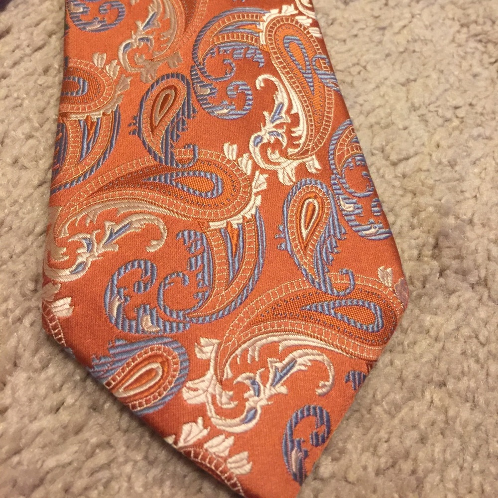 Michael Kors Mens Orange Paisley Tie. 100% silk