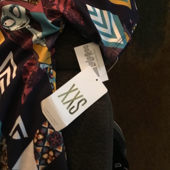 Lularoe Disney nightmare before Christmas - Picture 2 of 4