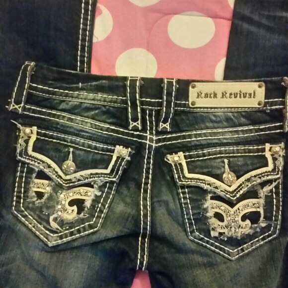 ❤️❤️ISO: MONA CUFF 29,30,31 DO NOT BUY I’m in ISO! - Picture 2 of 4