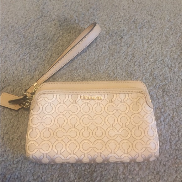 Coach Handbags - Coach wristlet