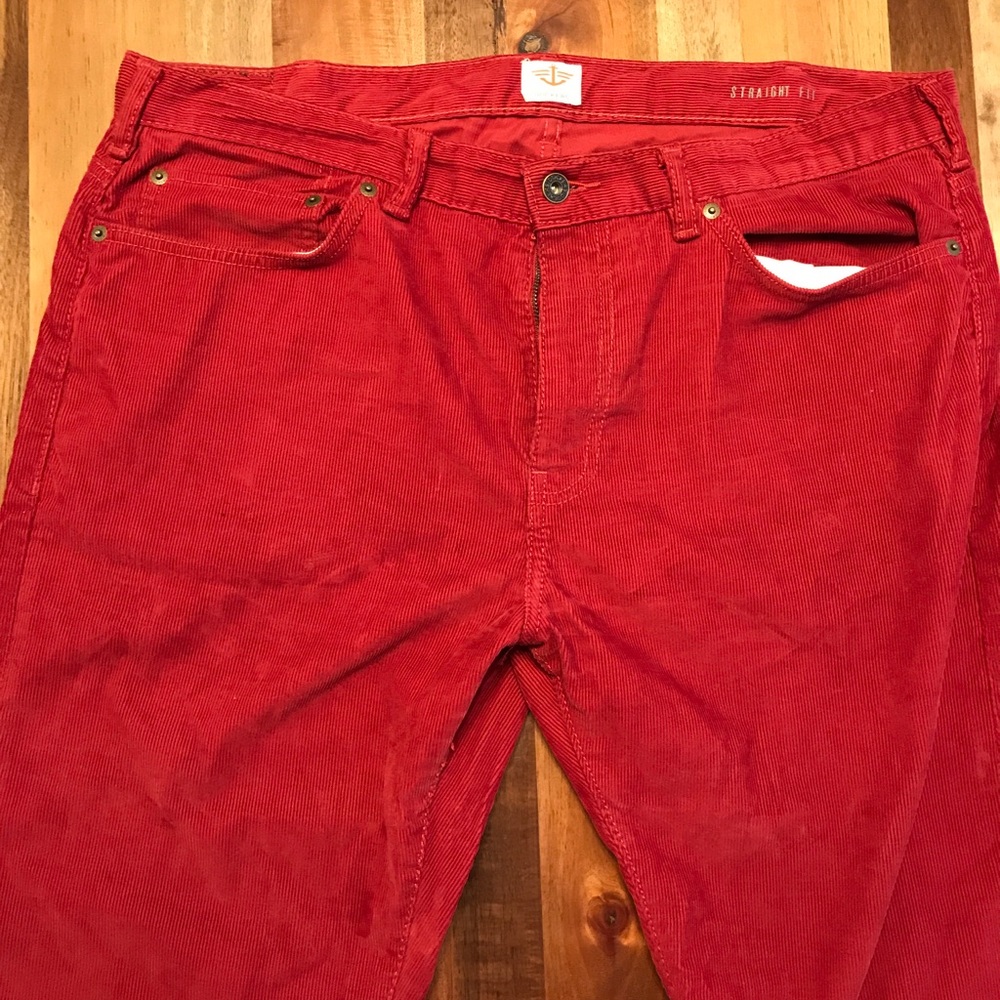 Men's 38x32 Dockers red corduroy slim fit pants.