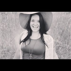 Meet your Posher, Emi