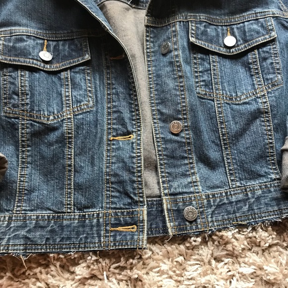 Cropped jean jacket - Picture 2 of 4