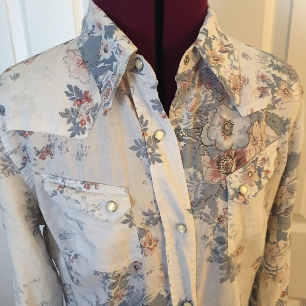 Banana Republic Pearl Buttoned Western Style Shirt