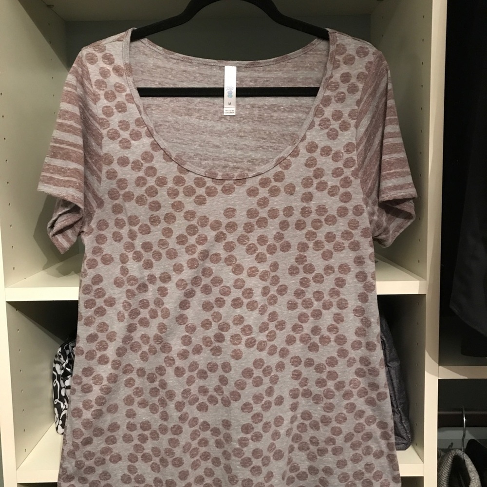 Lularoe Outfit: Classic T Shirt & OS leggings