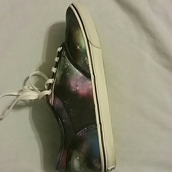 Vans - Picture 2 of 4