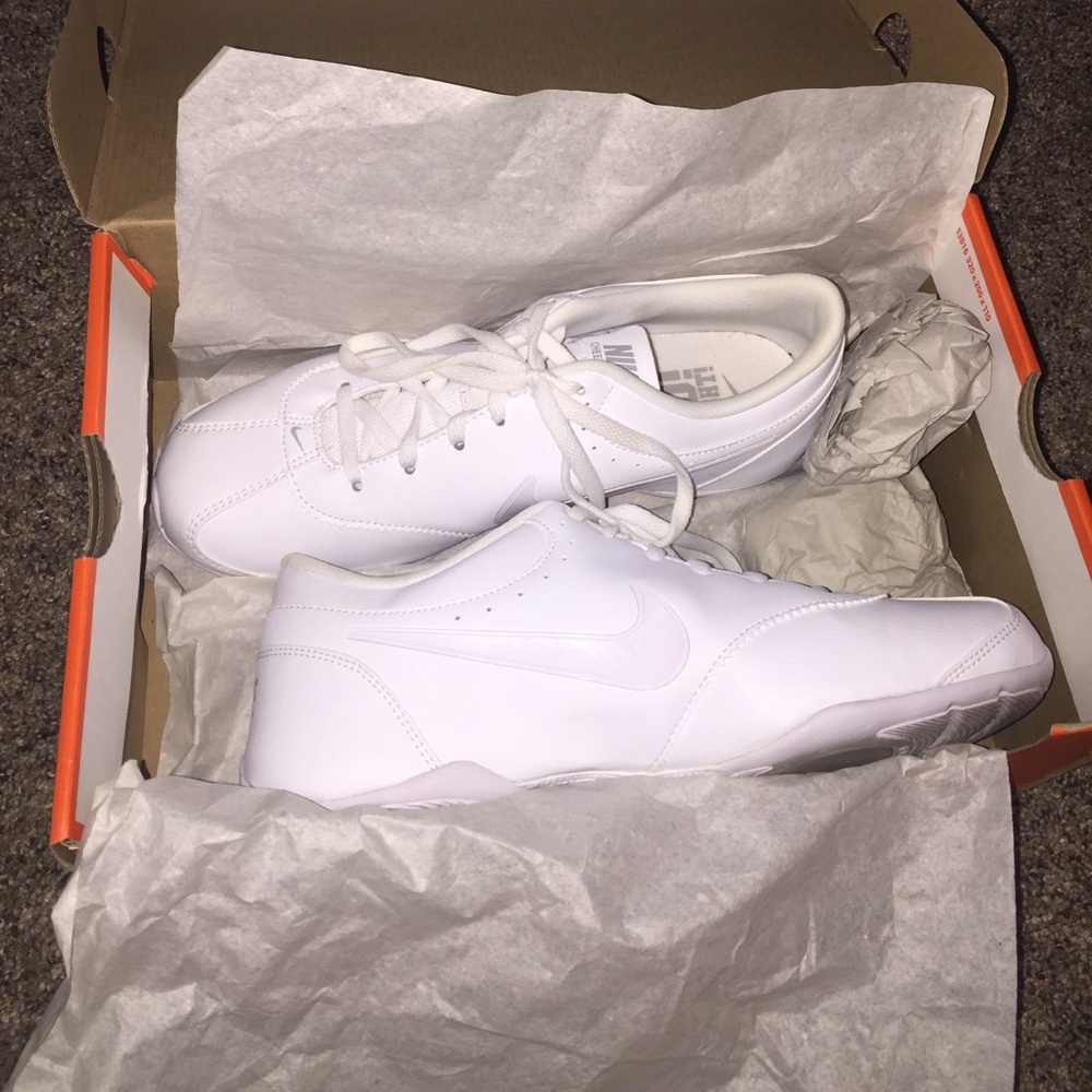 nike cheer shoes