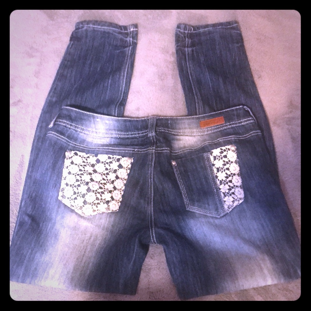 Almost famous ripped jeans w/ floral lace details