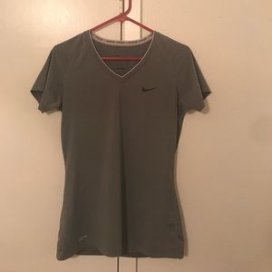 Nike pro fitted workout top