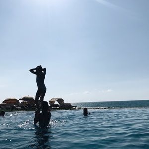 Meet your Posher, Claire