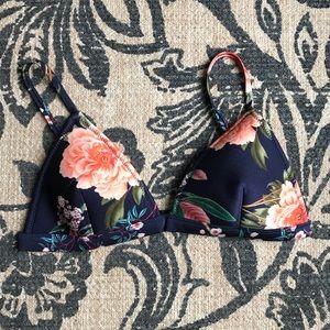 Triangl floral top