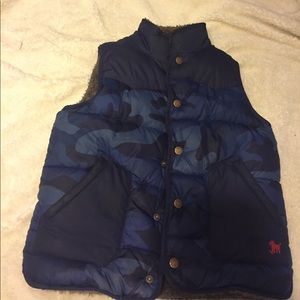 Mini Bodin blue camouflage puffer vest size 6-7y