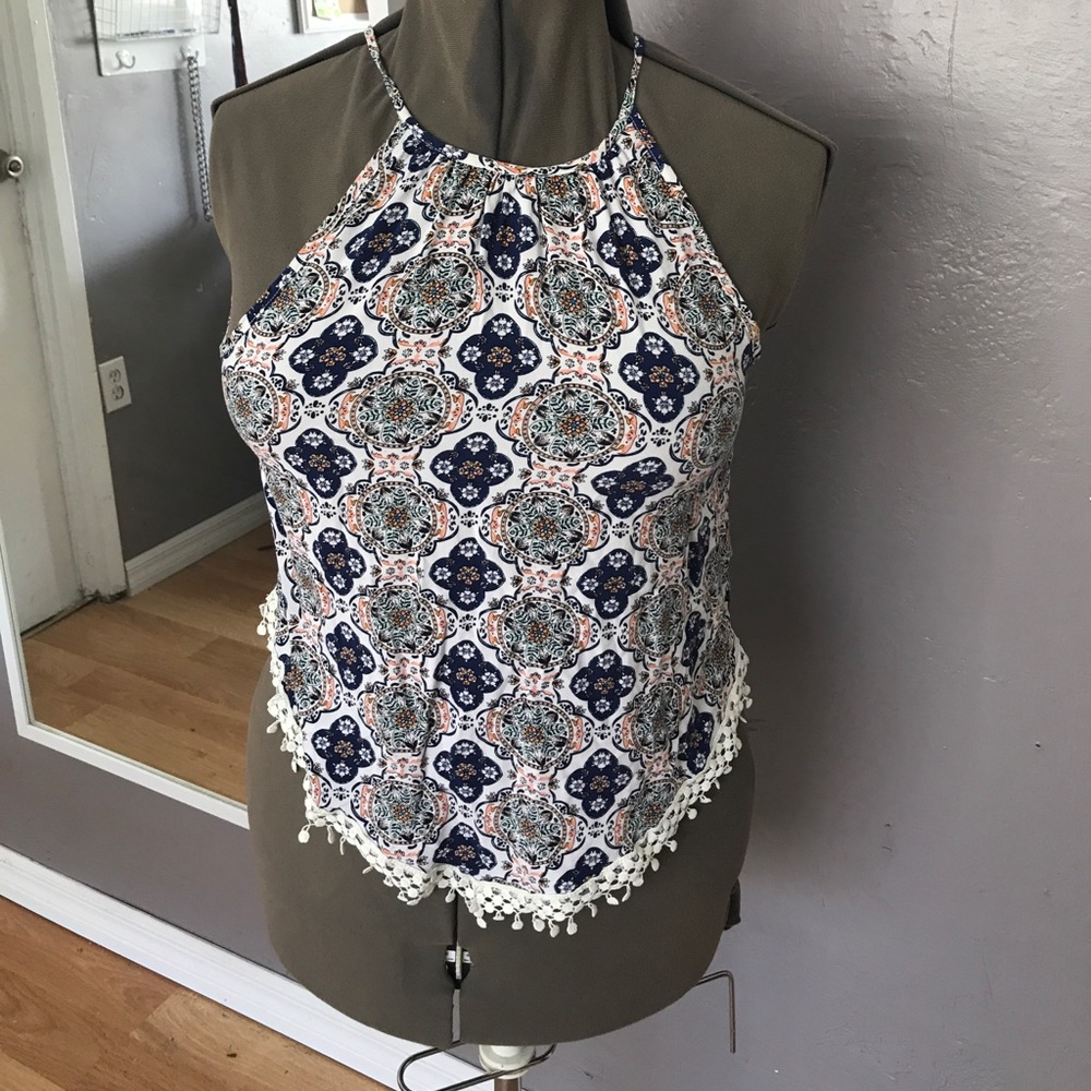 Very cute clean top size 6