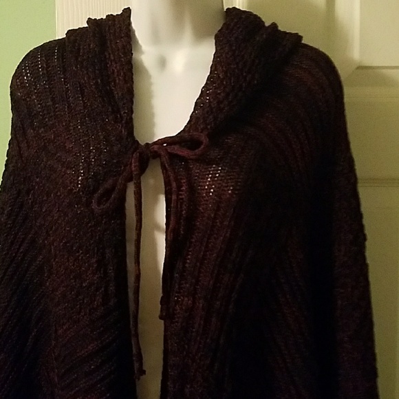 NWT Knit Hooded Poncho in blue and red - Picture 4 of 4