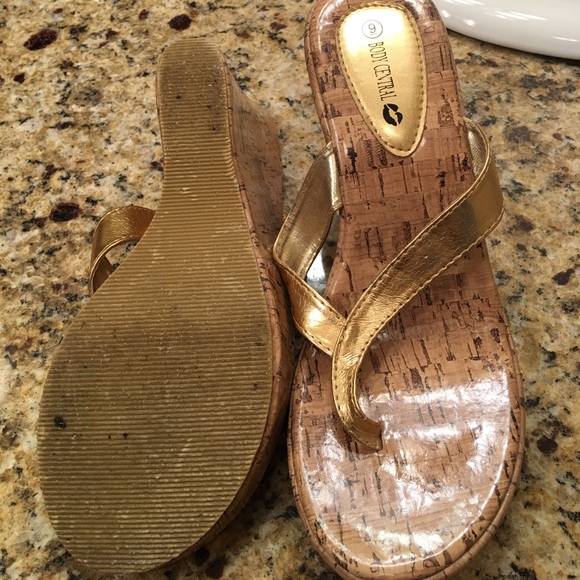 Gold wedges - Picture 3 of 3