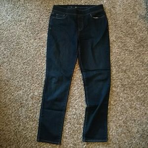 Levi's perfectly slimming pull on jegging
