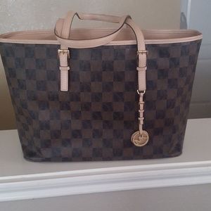 Michael Kors Jet Set Travel checker logo