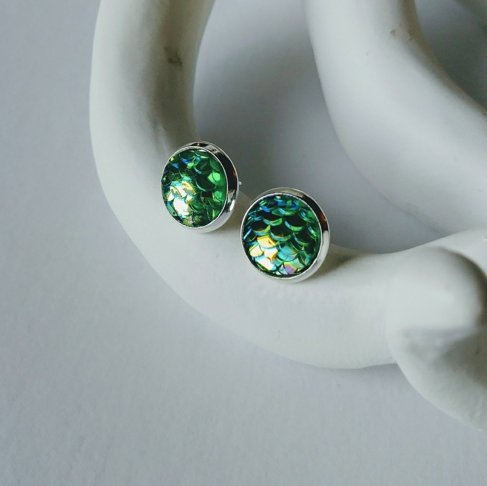 🐚 Iridescent mermaid earrings