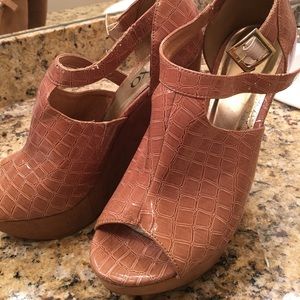Nude patent leather wedges
