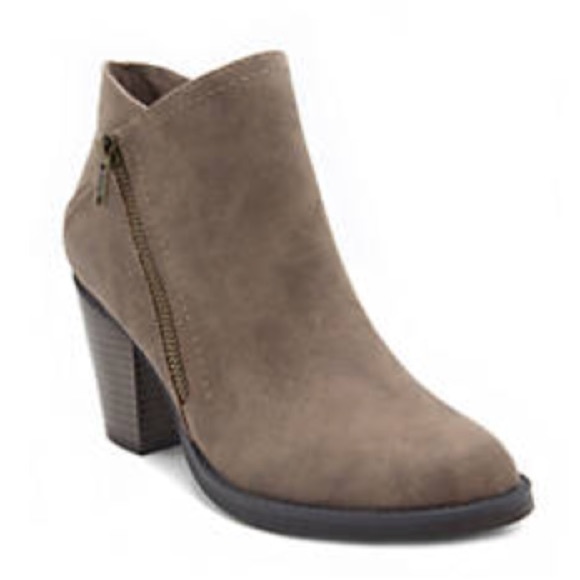 NIB Edyn Bootie in Taupe - Picture 3 of 6