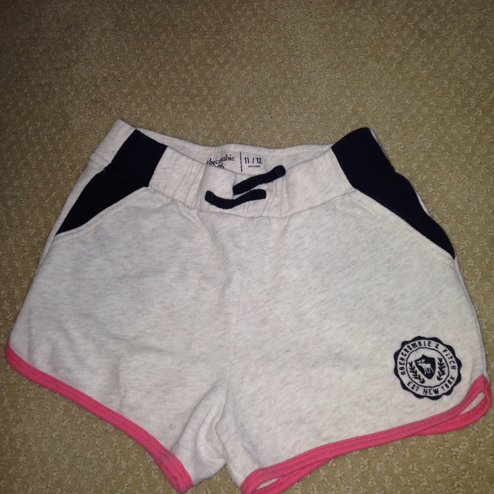 Comfy Abercrombie shorts with pockets!