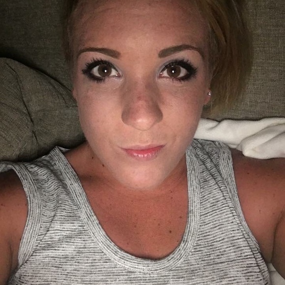 Meet your Posher, Nicki - Picture 2 of 4