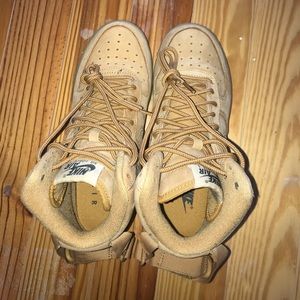 Nike Air Force tan